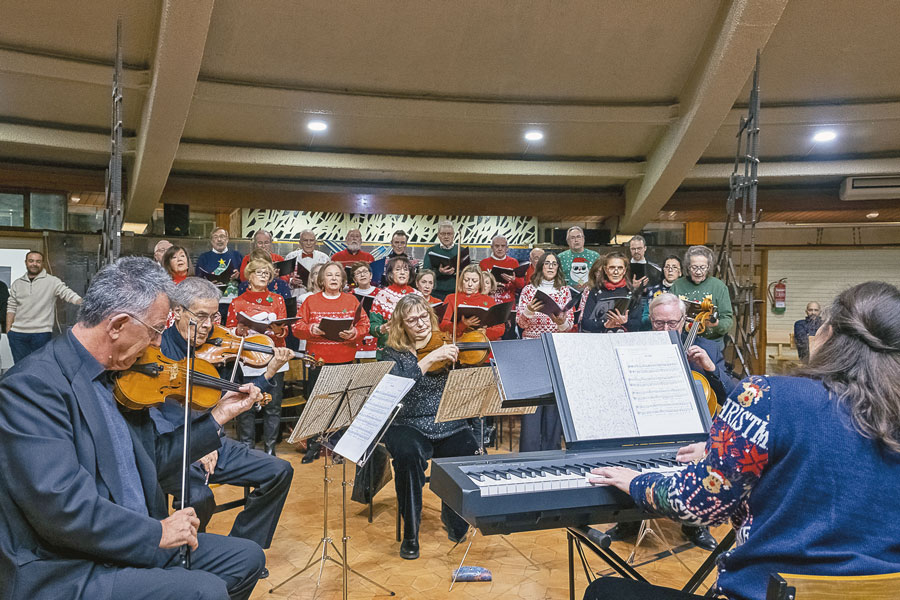 21 de diciembre, concierto del coro de adultos y de niños de Las Lomas, con la dirección de Paloma Friedhoff en Boadilla del Monte 21 de diciembre, concierto del coro de adultos y de niños de Las Lomas, con la dirección de Paloma Friedhoff en Boadilla del Monte