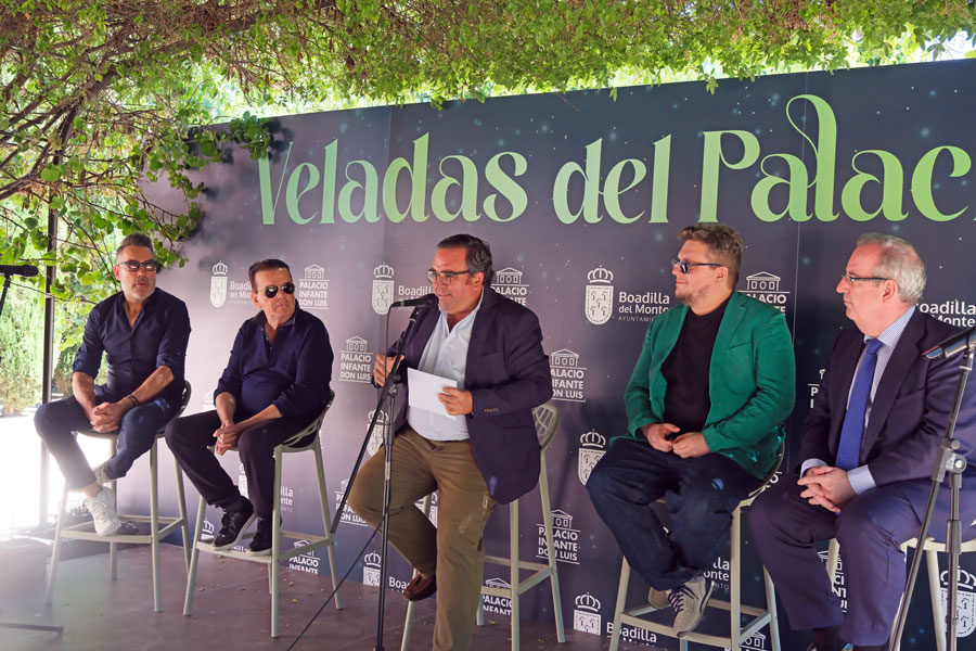 Presentación de las Veladas del Palacio 2026, con el alcalde de Boadilla del Monte, Javier Úbeda (en el centro), Manuel Quijano (de Café Quijano), Jaime Urrutia, Sasha Alexander, director artístico de Mecano Sinfónico; y Javier Martí, de DJ. Symphon Presentación de las Veladas del Palacio 2026. El alcalde de Boadilla del Monte, Javier Úbeda (en el centro), con Manuel Quijano (de Café Quijano), Jaime Urrutia, Sasha Alexander, director artístico de Mecano Sinfónico; y Javier Martí, creador de DJ. Symphonic.