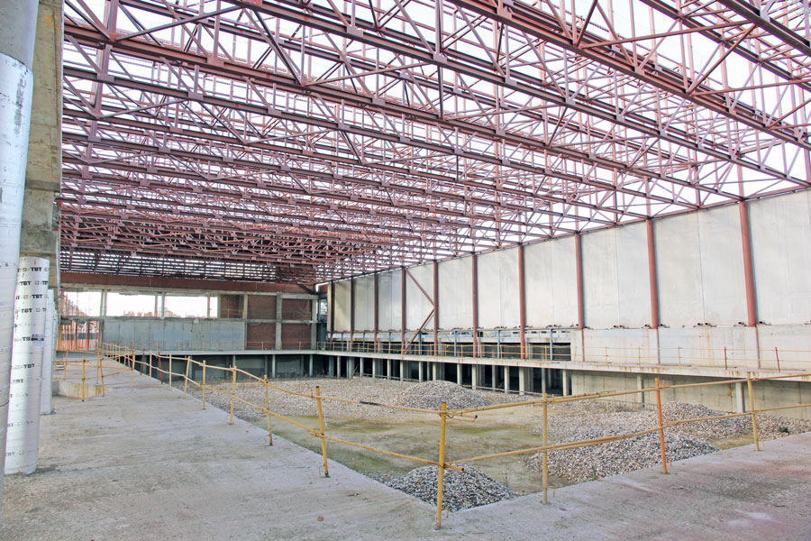 22,36 Zona de la piscina del Complejo Deportivo Condesa de Chinchón, en Boadilla del Monte