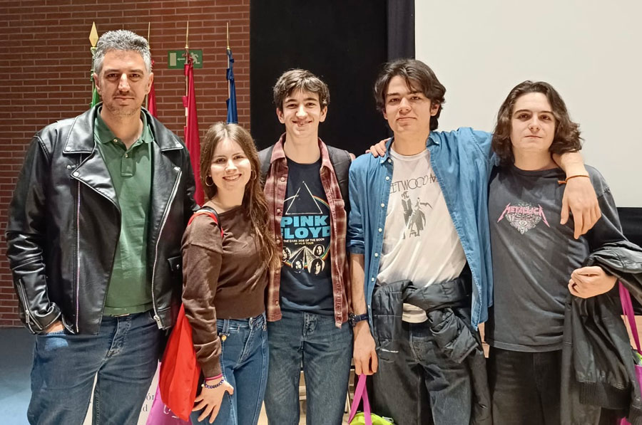 El colegio Quercus de Boadilla del Monte obtiene dos premios en la Olimpiada Filosófica de Madrid El colegio Quercus de Boadilla del Monte obtiene dos premios en la Olimpiada Filosófica de Madrid