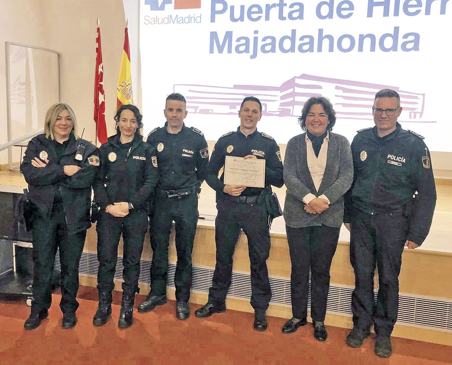 El Puerta de Hierro reconoce el trabajo de la unidad Agente Tutor de Boadilla