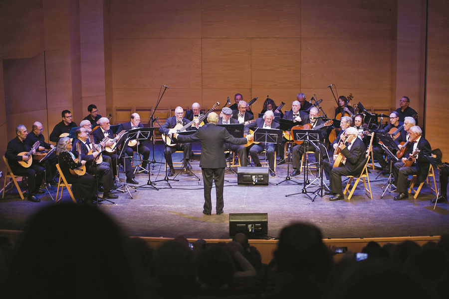 Concierto benéfico de la Orquesta de Pulso y Púa 5º Traste en Boadilla del Monte a favor de Manos Unidos Concierto benéfico de la Orquesta de Pulso y Púa 5º Traste en Boadilla del Monte a favor de Manos Unidos