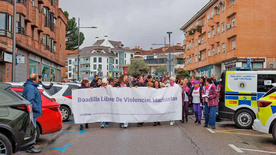 El colectivo feminista La Jarana de Boadilla del Monte se organiza un acto conmemorativo por el Día Internacional de la Eliminación de la Violencia contra la Mujer El colectivo feminista La Jarana de Boadilla del Monte se organiza un acto conmemorativo por el Día Internacional de la Eliminación de la Violencia contra la Mujer