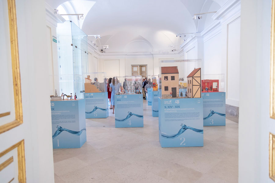 El palacio acoge la exposición 'Un río vertical' para celebrar el 175 aniversario del Canal de Isabel II El palacio acoge la exposición 'Un río vertical' para celebrar el 175 aniversario del Canal de Isabel II