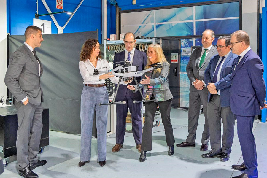 Isabel Díaz Ayuso presentó en Boadilla del Monte la primera Estrategia de Impulso del Ecosistema de Drones regional Isabel Díaz Ayuso presentó en Boadilla del Monte la primera Estrategia de Impulso del Ecosistema de Drones regional