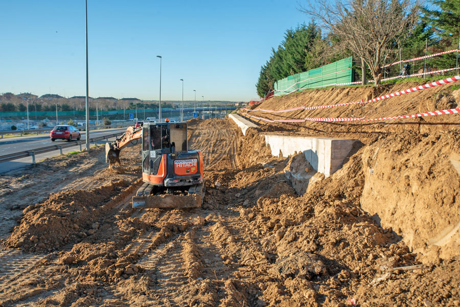 Avanzan las obras de construcción del carril de incorporación desde la M-513 a la M-50, sentido sur