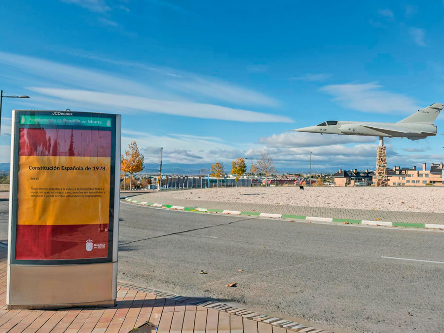 El Ayuntamiento de Boadilla del Monte licita la renovación de su red de mupis para los próximos años El Ayuntamiento de Boadilla del Monte licita la renovación de su red de mupis para los próximos años