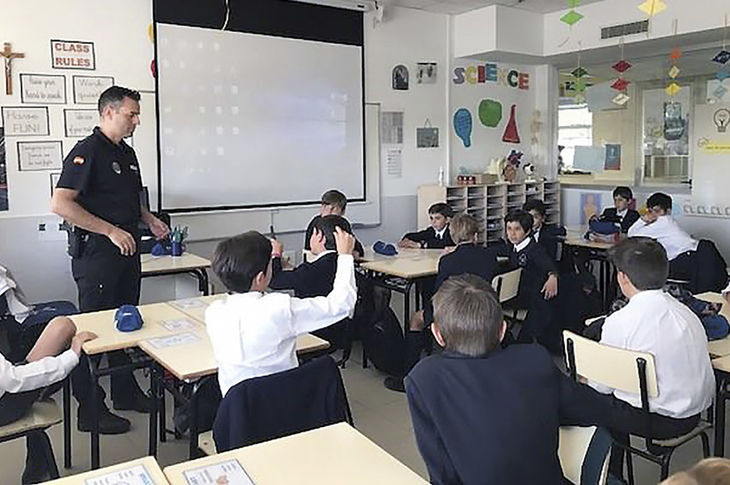 Unidad Agente Tutor: Una policía habitual en el aula