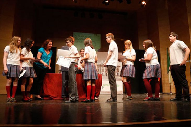 Los alumnos de Secundaria recogen sus premios y menciones del Plan 10.