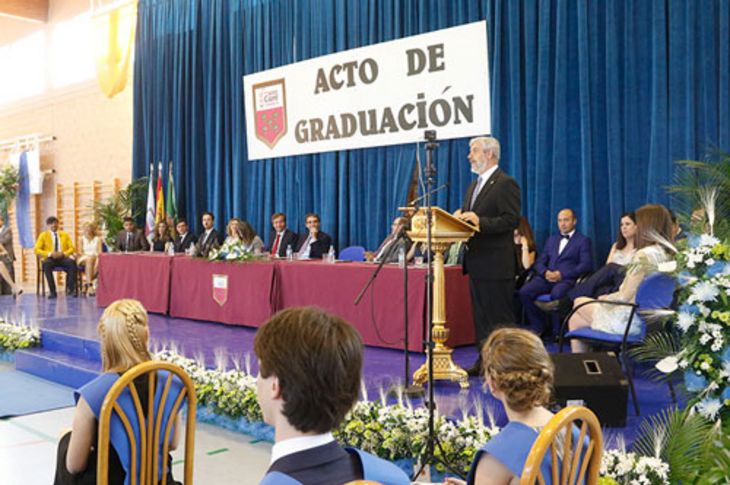 Distintos instantes de las ceremonias de graduación de los alumnos de Bachillerato del IES Máximo Trueba y del Eurocolegio Casvi.