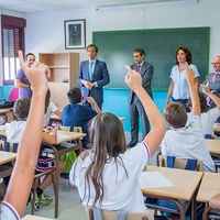 El alcalde habilitado diferentes colegios en la primera semana lectiva.