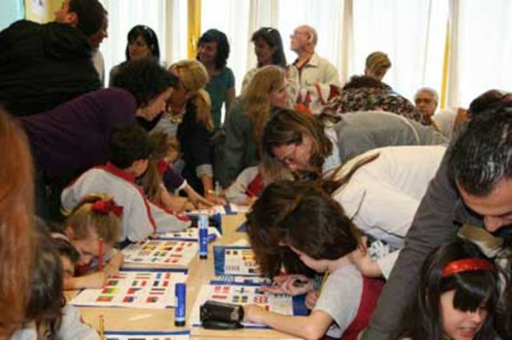 Distintos instantes de los talleres celebrados con motivos del Opel Day del Colegio Zuloaga.