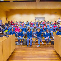 Distintos momentos de la visita de los alumnos de intercambio del centro escolar indio Raghubir Singh Modern School of Delhi al Salón de Plenos del Ayuntamiento de Boadilla del Monte.