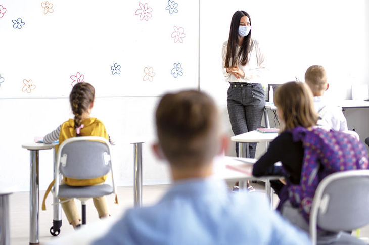 Menos alumnos por clase para 2022.