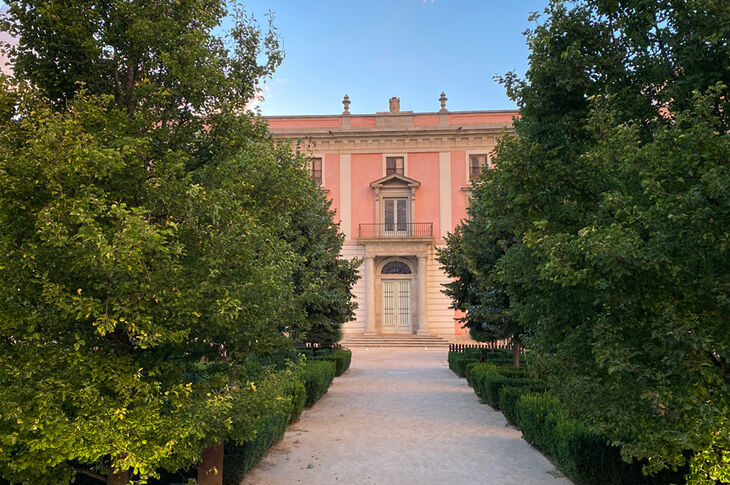 El palacio acoge la exposición 'Un río vertical' para celebrar el 175 aniversario del Canal de Isabel II El palacio acoge la exposición 'Un río vertical' para celebrar el 175 aniversario del Canal de Isabel II